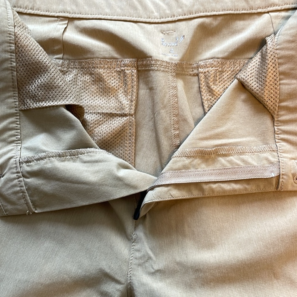 Old Navy flat front hybrid board shorts. Men 36. Excellent condition. Very nice! - Picture 3 of 6